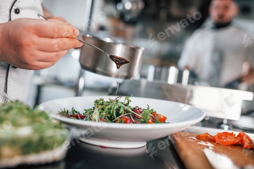 Preview: Close up view of vegetarian salad. Professional chef preparing food in the kitchen