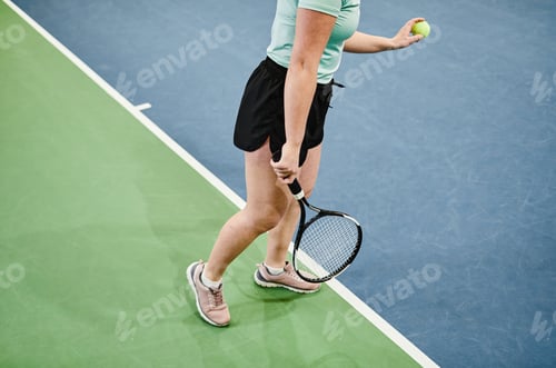 Preview: Young Woman Playing Tennis Minimal
