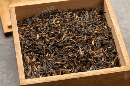 Preview: Wooden box with Chinese Yunnan Mao Feng tea close up