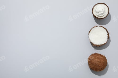 Preview: Summer dessert - ice cream, ice cream with coconut