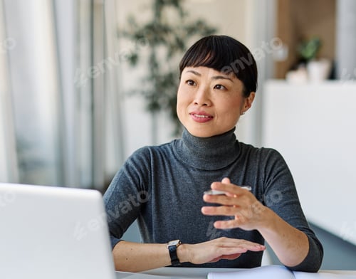 Preview: Business people working in the office