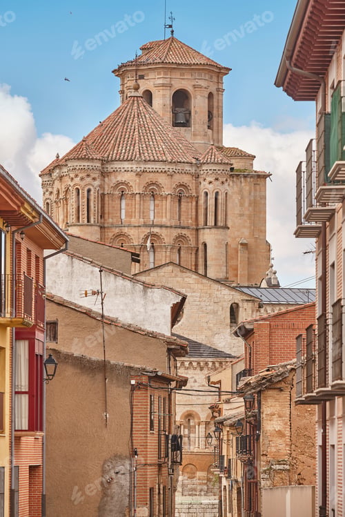 Preview: Romanesque and gothic church. Colegiata de Toro. Castilla León, Spain