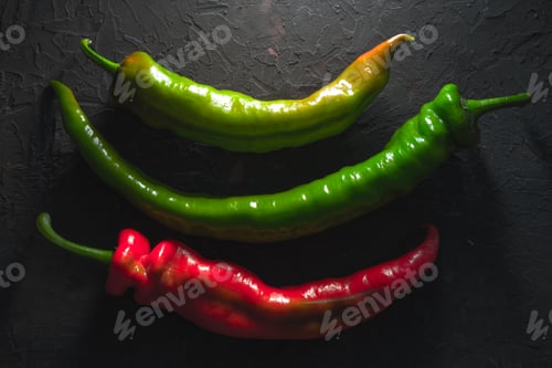 Preview: Multicolored chilli in the center of the table