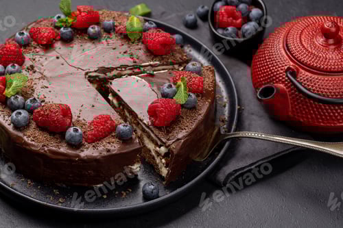 Visualização: Sobremesa de bolo de chocolate com frutas