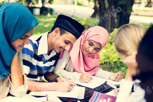 Preview: Diverse children studying