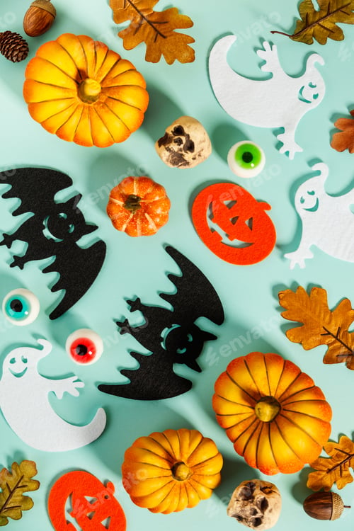 Preview: Pumpkins with Halloween decorations - overhead view flat lay