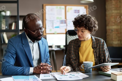Preview: Business people working in team at meeting