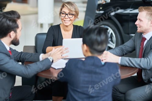 Preview: Woman at meeting