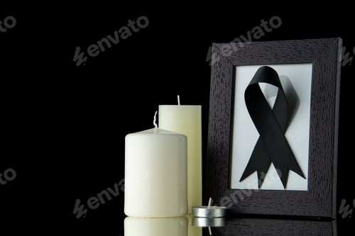 Preview: front view of white candles with picture frame on black background war death palestine