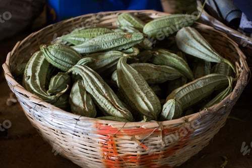 Preview: Winged beans in the wicker basket in the Indian market in Mauritius.