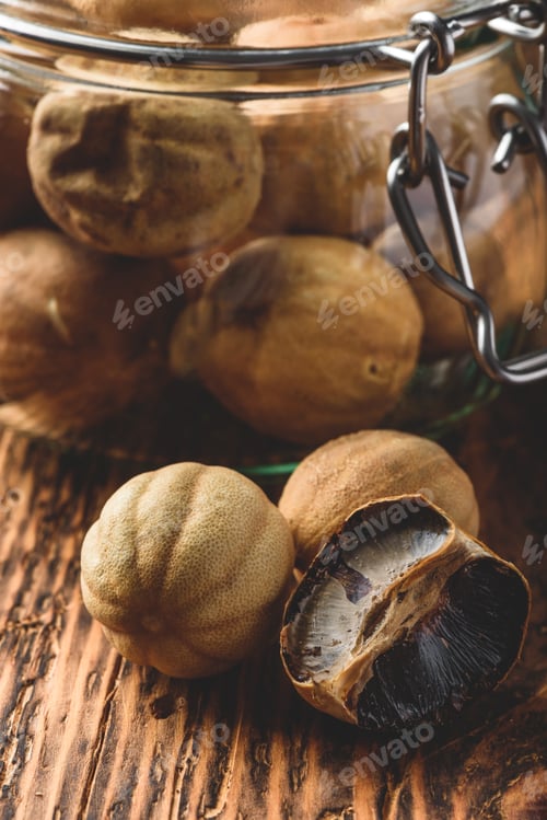 Preview: Dried limes on wooden table