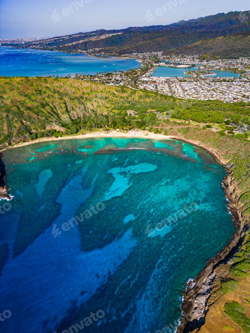 Preview: Aerial view of Hanauma Bay on the island of O'ahu in Hawaii