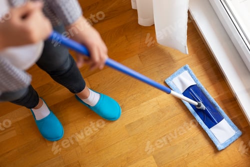 Preview: Woman wiping a floor with a floorwiper