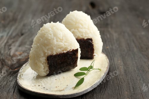 Preview: Triangle Onigiri, Japanese Rice packed Ball with Nori