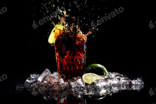 Preview: Fresh cola drink with green lime