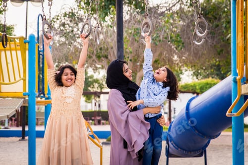 Preview: Happy family in Dubai