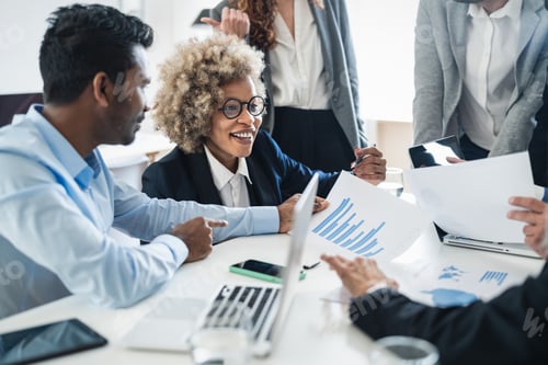 Preview: Multiracial business people working together in modern office - Entrepreneurship concept