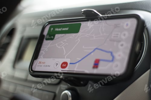 Preview: Online navigation in a phone mounted inside a car