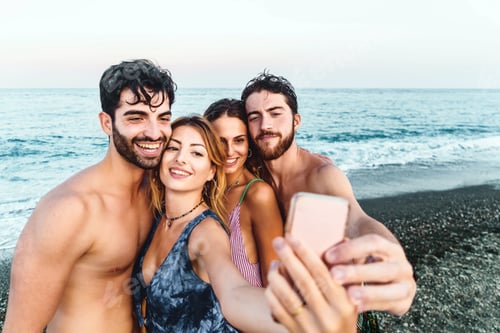 Preview: Seaside Smiles - Summer Beach Selfie