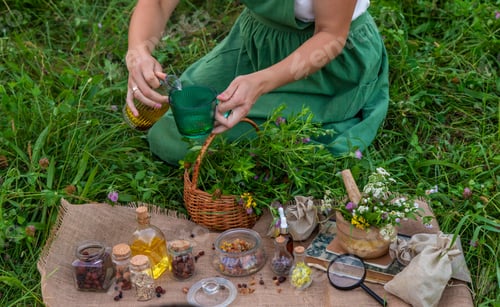 Visualização: tinturas femininas e de ervas, chá, ervas medicinais.