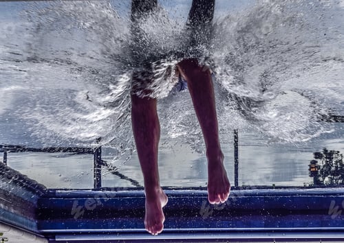 Preview: Upside down pool dive