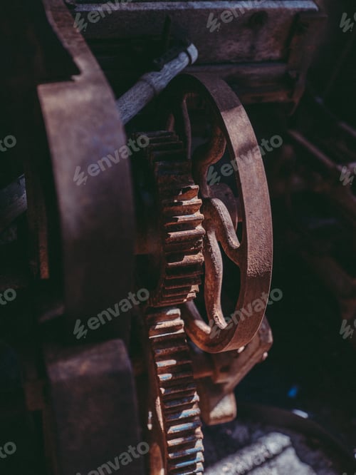 Preview: Old metal mechanism with round handle