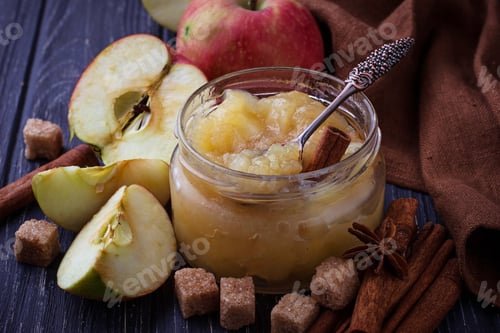 Preview: Apple jam with cinnamon