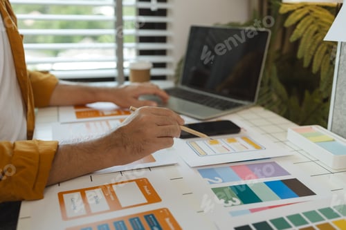 Preview: A web designer is using his idea to create a digital product design project that will meet the needs