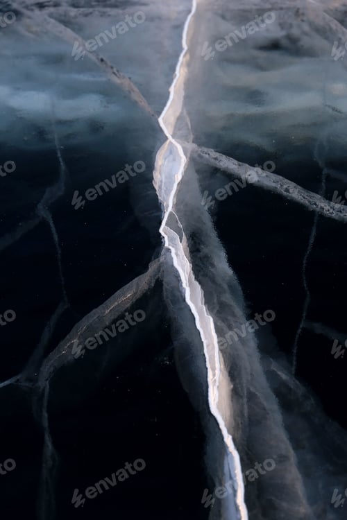 Preview: Frozen ice crack background