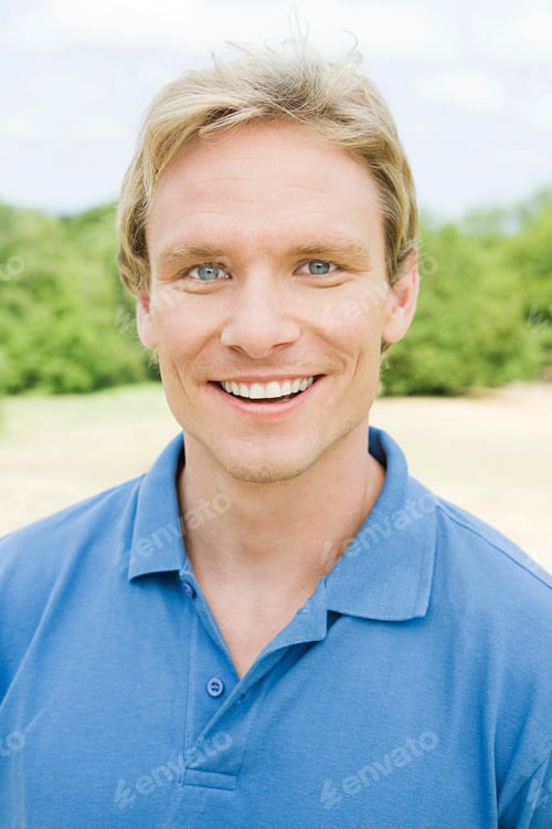Preview: Man smiling outdoors on a sunny day