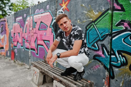 Preview: Lifestyle portrait of handsome man