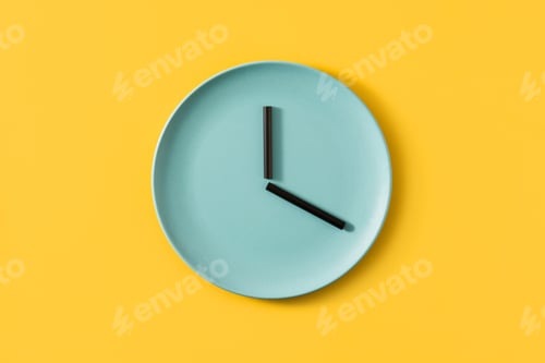 Preview: Clock made with plate and straws