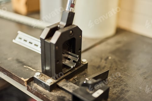 Preview: Industrial Workshop Equipment Featuring Metal Components and Precision Tools in Focus