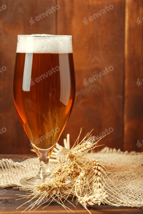 Preview: Glass beer on wood background