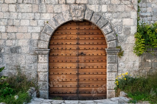 Preview: An old decorated vintage door