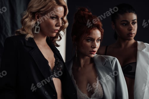 Preview: portrait of women