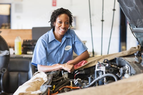 Preview: Portrait of smiling black female mechanic in auto repair shop
