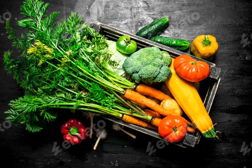 Preview: Organic food. Fresh vegetables in an old box.