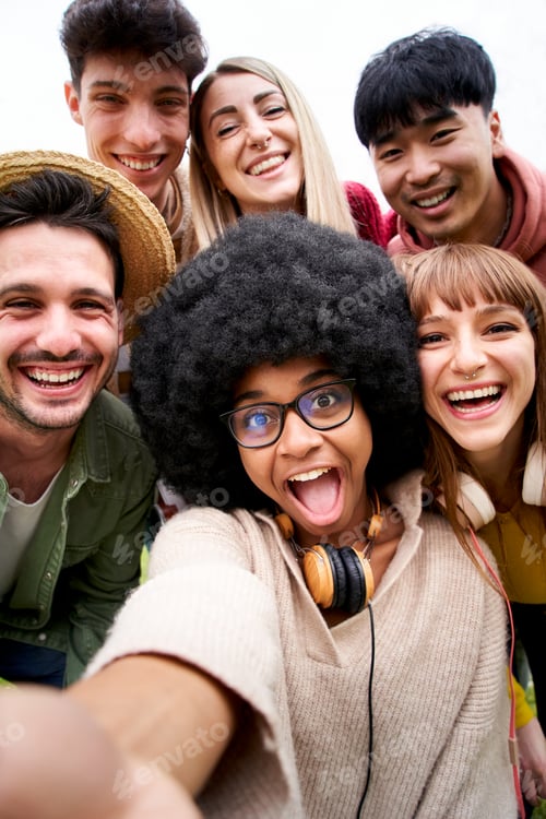 Preview: Vertical photo Cheerful group of friends taking smiling selfie people having fun together outdoors