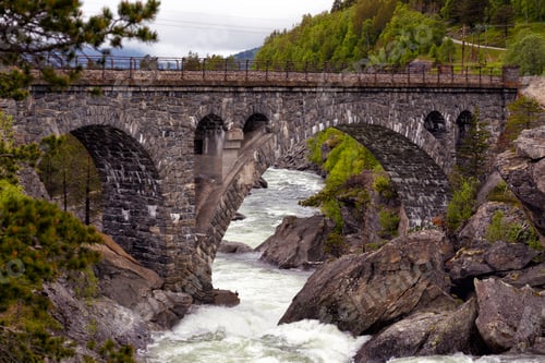 Preview: arched bridge