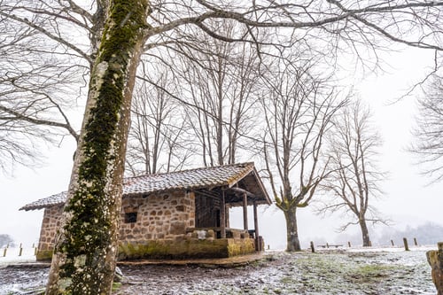 Preview: Refuge of mount aizkorri in gipuzkoa. Snowy landscape by winter snows