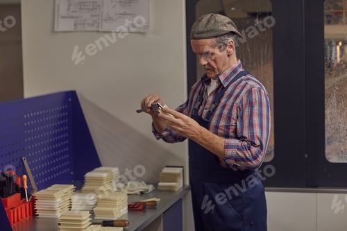 Preview: Senior worker at work