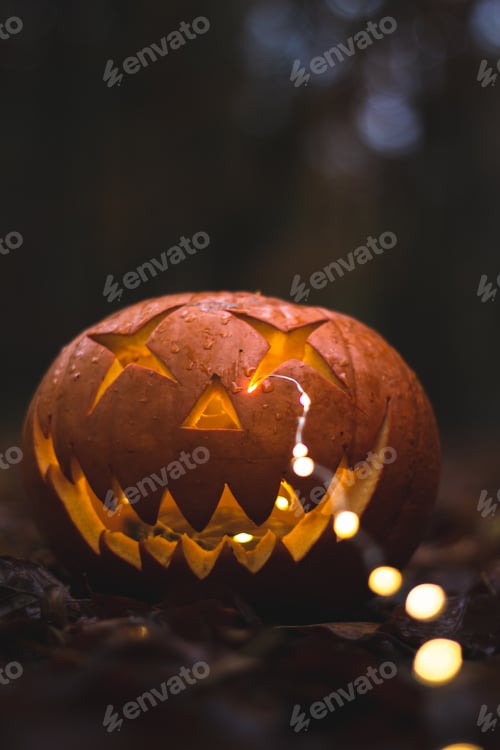 Preview: Scary pumpkin face in the dark