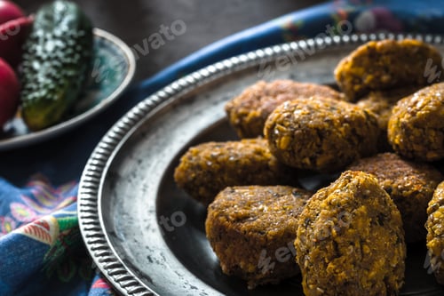 Preview: Falafel on a vintage tin plate and fresh vegetables