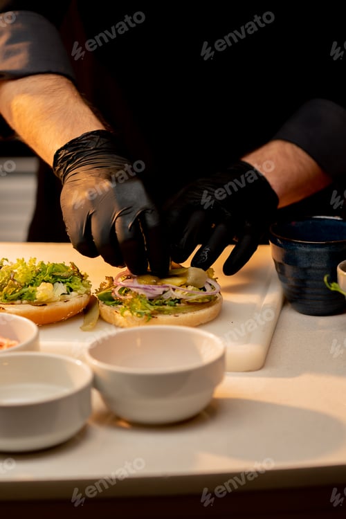 Preview: close-up professional kitchen in the hotel restaurant chef prepares the ingredients for the burger