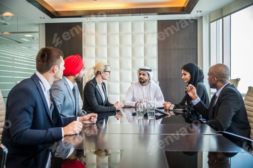 Preview: Business team in Dubai