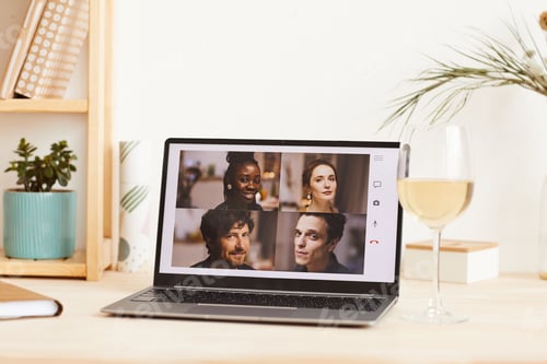 Preview: Friends have online broadcast