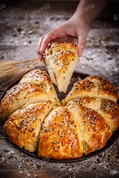 Preview: Freshly baked wheat triangle buns