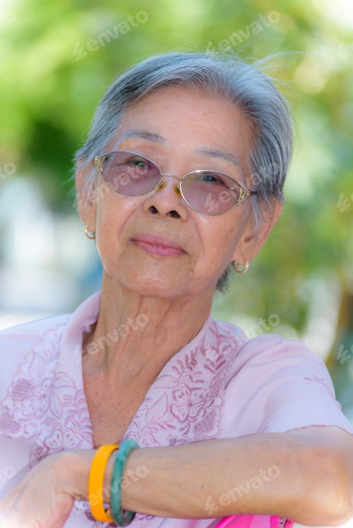 Preview: Portrait of beautiful senior woman