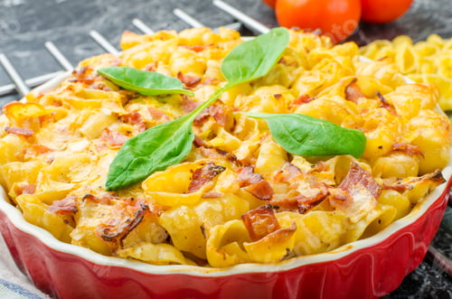 Preview: Baked homemade pasta with leeks, bacon and cream